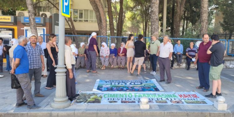 Deştin’de köylüler çimento fabrikasına karşı eylemini sürdürüyor