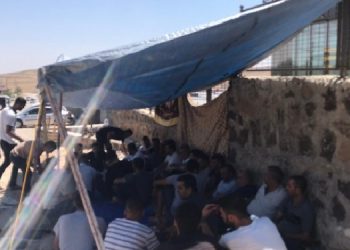 Artemis Halı’da düşük zamma karşı iş bırakma eylemi