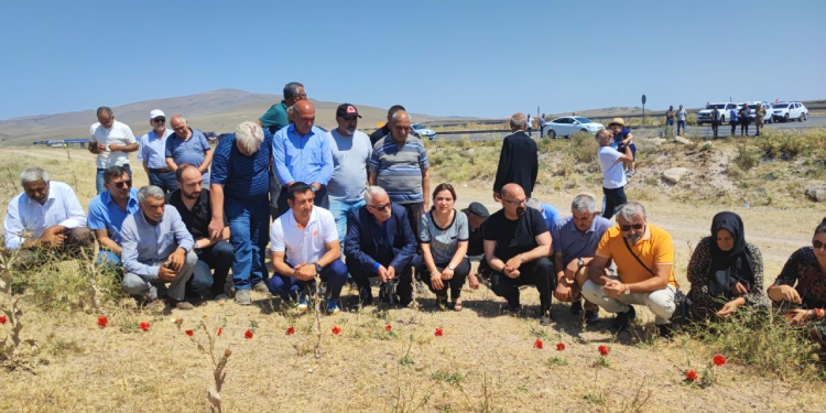 Digor Katliamı’nda yaşamını yitirenler anıldı Digor Katliamı’nda yaşamını yitirenler anıldı
