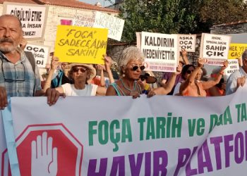 Foca’da kıyıların ranta açılmasına karşı yürüyüş