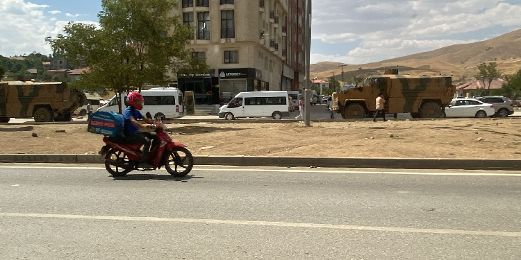 Yüksekova’ya askeri sevkiyat Yüksekova’ya askeri sevkiyat