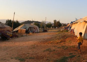 Göçmen kadınlar çadırlarda yaşam mücadelesi veriyor