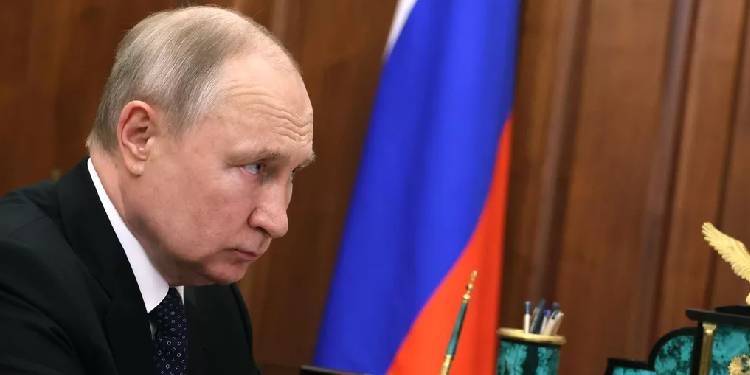 Putin, 38 hasım ülkeyle vergi anlaşmalarını askıya alan talimatnameyi imzaladı Putin, 38 hasım ülkeyle vergi anlaşmalarını askıya alan talimatnameyi imzaladı