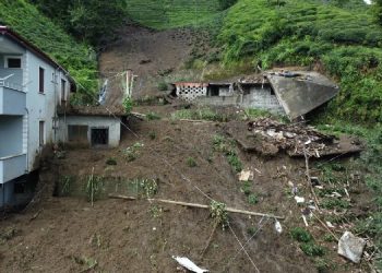 Rize’de şiddetli yağışların ardından 16 evin boşaltılmasına karar verildi