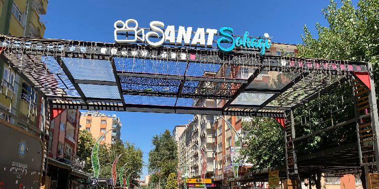 Sanat Sokağı’na eski kültürel yapısını kazandırmaya çalışıyorlar Sanat Sokağı’na eski kültürel yapısını kazandırmaya çalışıyorlar
