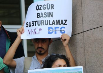 Basın-İş’ten Gürsel Tekin’e tepki: Gazetecileri hedef gösteren tutumu kabul etmiyoruz Basın-İş’ten Gürsel Tekin’e tepki: Gazetecileri hedef gösteren tutumu kabul etmiyoruz