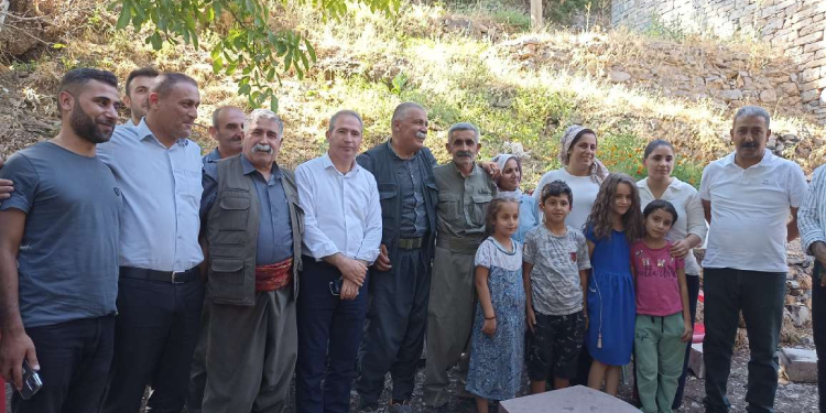 Yeşil Sol Parti’den ablukadaki Bilbês köyüne ziyaret Yeşil Sol Parti’den ablukadaki Bilbês köyüne ziyaret