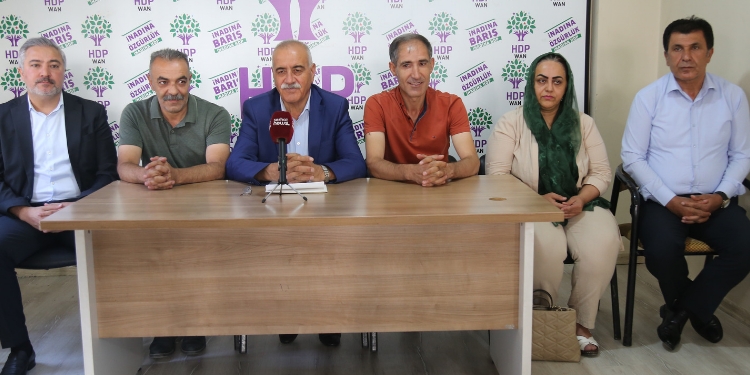 Avcı: Van Belediyesi’nin tüm taşınmazları haraç mezat satılıyor Avcı: Van Belediyesi’nin tüm taşınmazları haraç mezat satılıyor