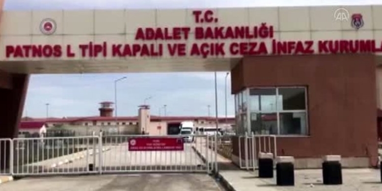 Patnos Cezaevi’nde 3 kadın tutukluya gardiyan işkencesi: Domuz bağıyla bekletildiler! Patnos Cezaevi’nde 3 kadın tutukluya gardiyan işkencesi: Domuz bağıyla bekletildiler!