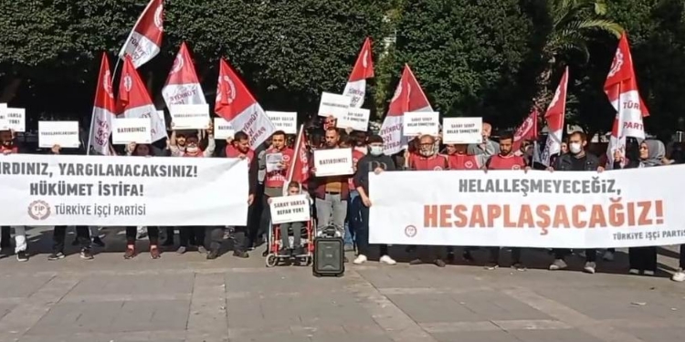 TİP’lilerin ‘cumhurbaşkanına hakaret’ davası ertelendi TİP’lilerin ‘cumhurbaşkanına hakaret’ davası ertelendi