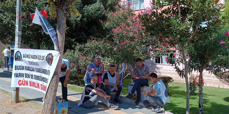 İşten çıkarılan madencinin eylemi sürüyor İşten çıkarılan madencinin eylemi sürüyor