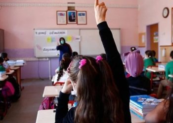 ‘İktidar dinci ve milliyetçi ideolojisini çocuklara empoze ediyor’