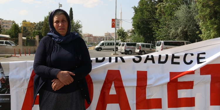 Emine Şenyaşar hakkında açılan davanın duruşması ertelendi Emine Şenyaşar hakkında açılan davanın duruşması ertelendi