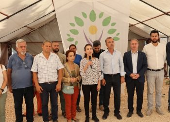 Akın, sorunları çözülmeyen depremzedeleri mücadele etmeye çağırdı