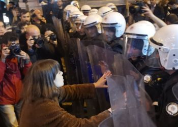 Feminist kadınların duruşması ertelendi