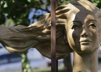 Brüksel’de Jîna Emînî anısına heykel dikildi