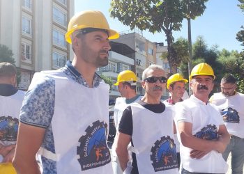 İşten çıkarılan maden işçisi oturma eylemi başlattı
