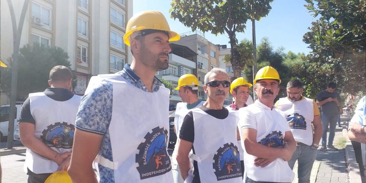 İşten çıkarılan maden işçisi oturma eylemi başlattı