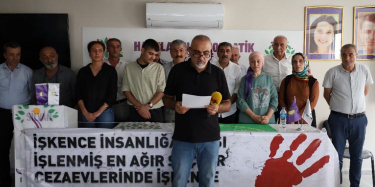 TUAY-DER: İktidar Esat Oktay’ın mirasını sahiplendi