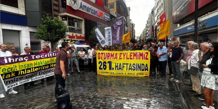 261’inci haftasına giren KHK eyleminde mücadele kararlılığı 261’inci haftasına giren KHK eyleminde mücadele kararlılığı