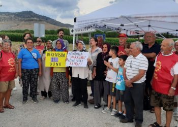 Agrobay işçileri sera önüne çadır kurdu