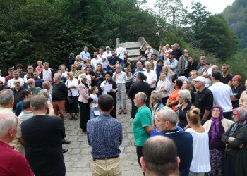 Artvin Arhavi sakinleri ve çevreciler, HES ve taş ocağı projelerini Çifteköprü’de protesto etti: “bu bölge halkı yeterince fedakarlık yapmıştır. artık yeter biz de nefes alalım”