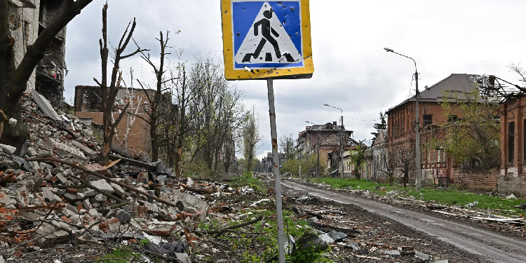 Ukrayna ordusu Donetsk’i misket bombalarıyla vurdu: 1 kız çocuğu öldü Ukrayna ordusu Donetsk’i misket bombalarıyla vurdu: 1 kız çocuğu öldü