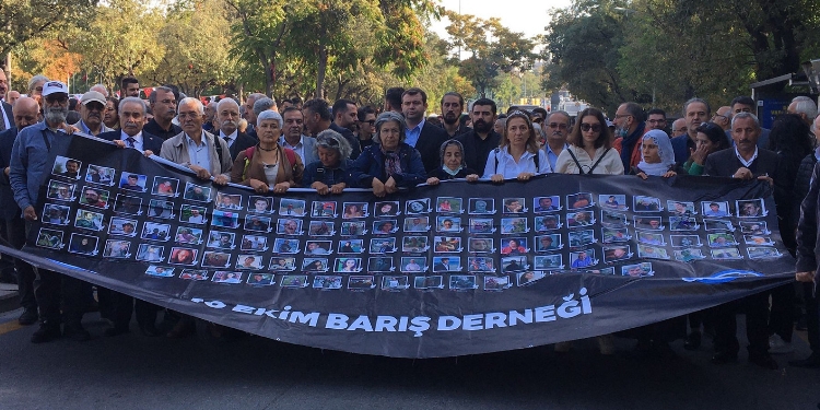 10 Ekim Katliamı’nda hayatını kaybedenler anılıyor 10 Ekim Katliamı’nda hayatını kaybedenler anılıyor