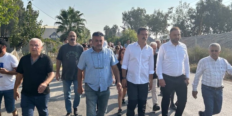 Özgürlük Yürüyüşü’nde 10 Ekim’de yaşamını yitirenler anıldı Özgürlük Yürüyüşü’nde 10 Ekim’de yaşamını yitirenler anıldı