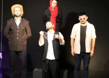 Engellere karşı tiyatro sahnelerini kurdular