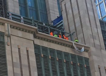 İnşaat işçileri şantiyenin 5’inci katını ‘işgal’ etti