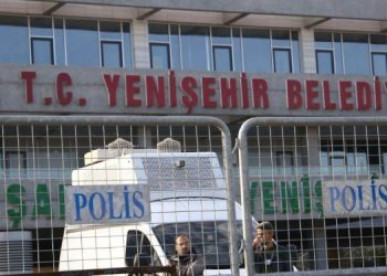 Mahalleyi satışa çıkaran kayyım 30 muhtarı umreye götürecek