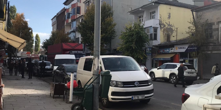 Ardahan ve Kars’lı esnaflar hemfikir: Demokrasi olmadan kriz çözülmez Ardahan ve Kars’lı esnaflar hemfikir: Demokrasi olmadan kriz çözülmez