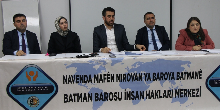 Batman cezaevleri raporu: Tutuklular yerde yatıyor, 3 kişiye 1 kişilik yemek veriliyor Batman cezaevleri raporu: Tutuklular yerde yatıyor, 3 kişiye 1 kişilik yemek veriliyor