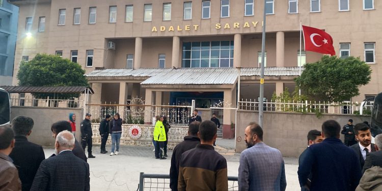 Yüksekova’da biri çocuk 4 kişi tutuklandı Yüksekova’da biri çocuk 4 kişi tutuklandı