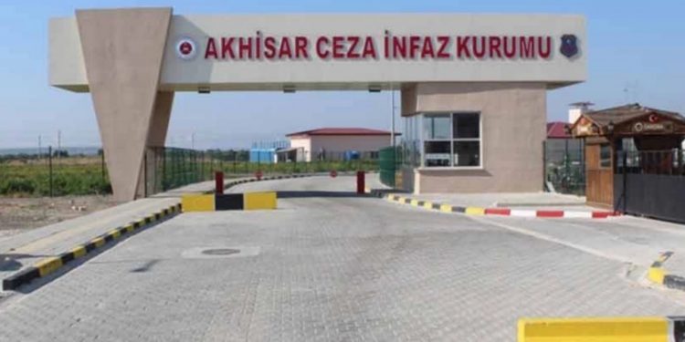 10 kişilik koğuşa 26 tutuklu konuldu: Nefes alamıyorlar