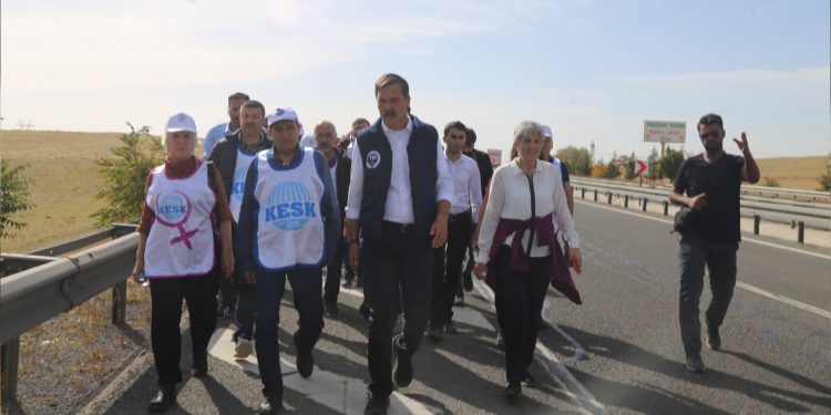 TİP’in yürüyüşüne destek: AYM kararı uygulansın, Atalay serbest bırakılsın TİP’in yürüyüşüne destek: AYM kararı uygulansın, Atalay serbest bırakılsın