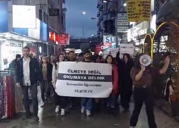 İzmir’de üniversite öğrencilerinden “KYK” eylemi