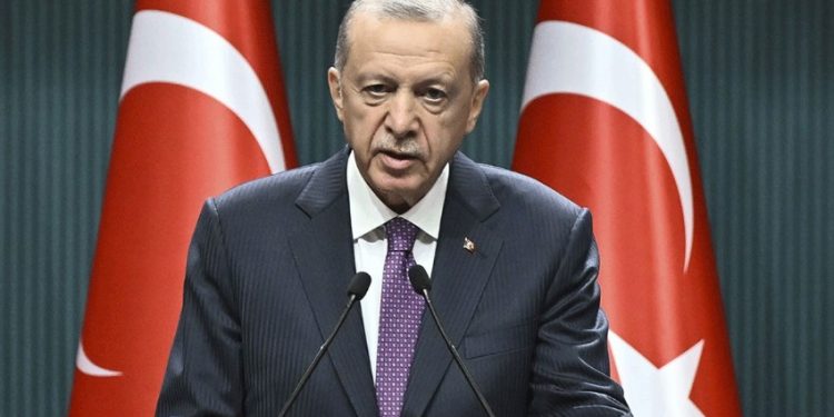 Erdoğan açıkladı: Üniversite öğrenci bursları sadece 750 TL artacak Erdoğan açıkladı: Üniversite öğrenci bursları sadece 750 TL artacak