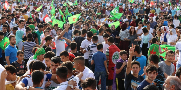 DBP’li Caynak’tan kadınlara: Renklerimizle konferansta olalım DBP’li Caynak’tan kadınlara: Renklerimizle konferansta olalım