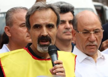 Seyhan’da öğretmenlere şiddet protestosu