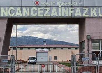 Çıplak aramaya karşı çıkan tutukluya şiddet