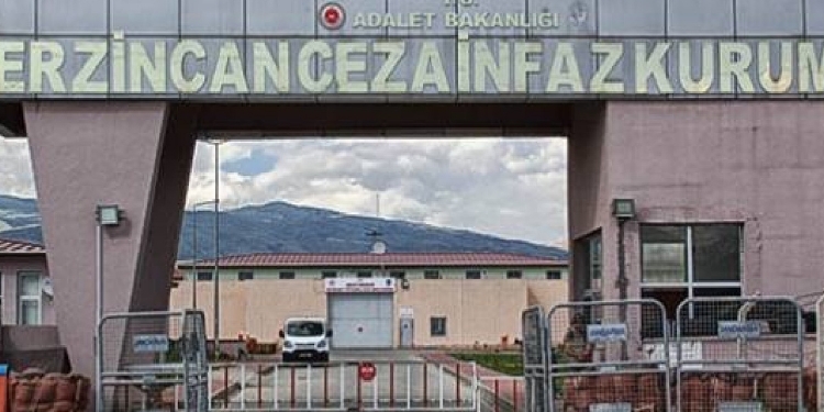 Çıplak aramaya karşı çıkan tutukluya şiddet Çıplak aramaya karşı çıkan tutukluya şiddet