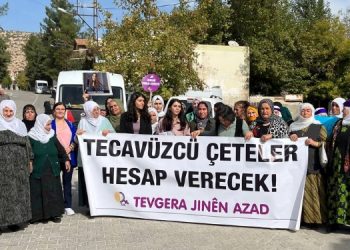 Kadınlar taciz faili uzman çavuşun serbest bırakılmasını protesto etti