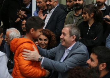 Esnaf ziyareti mitinge döndü