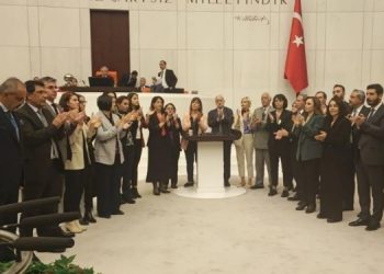 HEDEP vekilleri Meclis’te MHP’li Adan’ı protesto ediyor