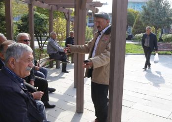 Emekliler: Ülkenin kaynakları savaşa harcanıyor