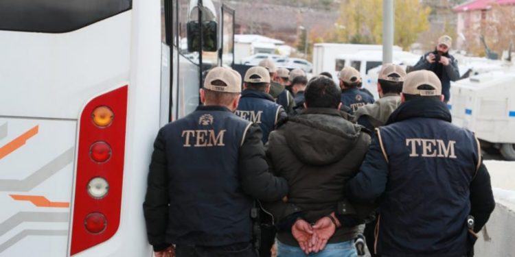 Bingöl’de HEDEP İlçe Eşbaşkanı Özer tutuklandı