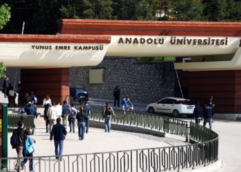 Yemekhane boykotuna katılan öğrenciler gözaltına alındı