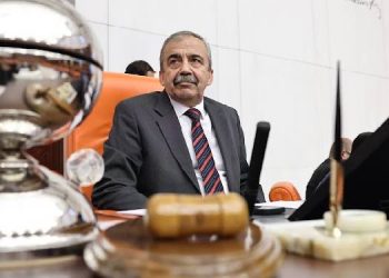 Meclis Başkanvekili Önder: Darbe girişimidir, kararı okumayacağım